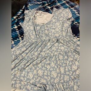 I’m selling this dress because it’s to short on me an I brought from Walmart